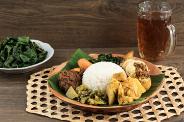Nasi Padang with Rendang and Various Side Dish