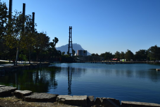 lago ubicado en parque fundidora monterrey, NL