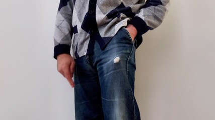 A casual outfit moment highlighting a faint wear mark on denim. Light shifts across the fabric, revealing subtle texture and everyday use without distracting from the overall look