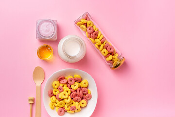 Dry breakfast and milk. Dry sweet breakfast - corn rings, chocolate corn pillows, milk, yogurt and...