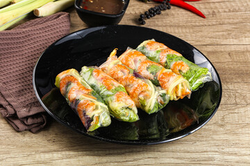 Vietnamese spring roll with prawn and mango
