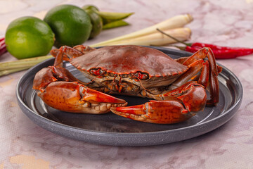Gourmet steamed crab served lime