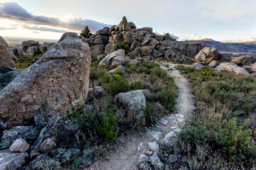 Sendero entre los riscos