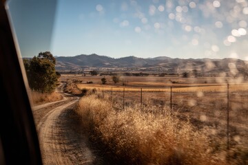 Obraz premium Rural landscape framed by a car window during golden hour