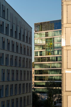 Geometry and reflection shape an architecture facade centered on pattern, minimalism and contrast, supported by structure articulated with clean lines and geometric design