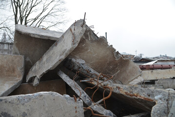 Pieces of concrete and a tire in a landfill