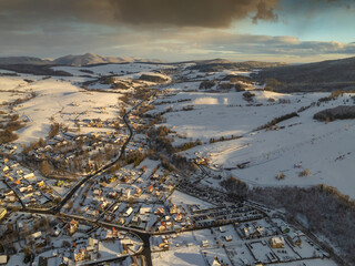 Zachód słońca nad  Master-Ski w Tyliczu z drona zimą. © rogozinski