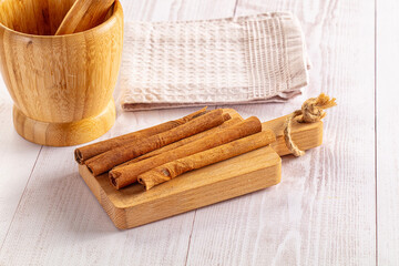 Dry cinnamon sticks aroma heap
