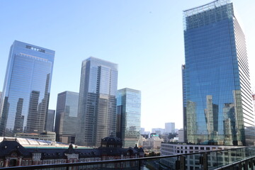 Naklejka premium Buildings reflected in the skyline