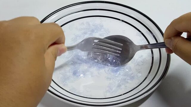Discovering microplastic contamination in everyday food items with a simple fork and spoon experiment