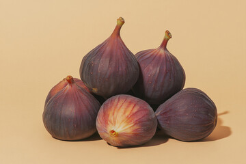Fototapeta premium Fresh figs in various colors against a neutral background. ripe figs are ready to eat and make a delicious and healthy snack or addition to any meal.