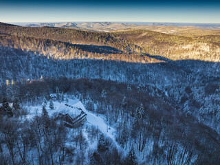 Lot nad Jaworzyną Krynicką popołudniu zimą. © rogozinski
