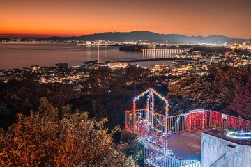 蒲郡市、ラバーズヒルから眺める蒲郡市街の夕景