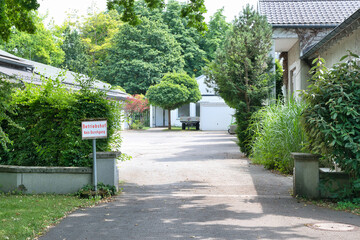 Blick zum Betriebshof auf dem Katholischen Friedhof in Kempten - Allgäu © Blende8