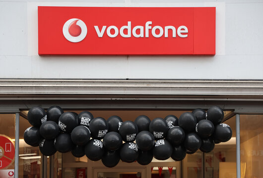 Vodafone store displaying Black Week Deals balloons