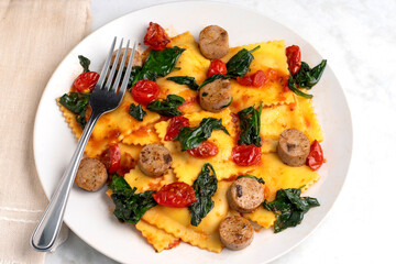 cheese ravioli  with  chicken, tomato and spinach,