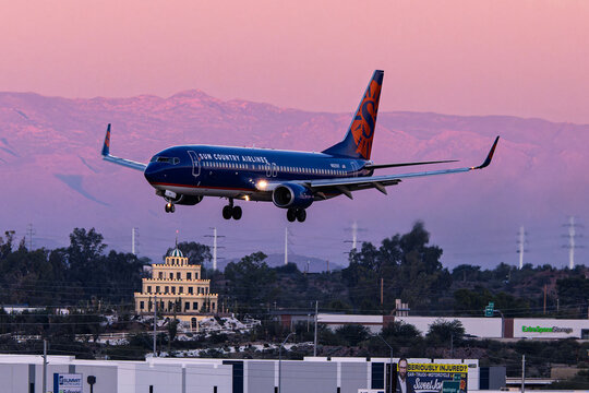 sky harbor airport 11-28-2025 Phoenix, AZ USASun Country Airlines Boeing 737-800 N825SY sunset arrival into runway 26 at Phoenix Sky Harbor Intl. Airport