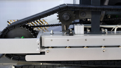 Industrial machine for sawing wood into thin strips of natural veneer for the production of furniture panels with natural veneer of valuable wood species