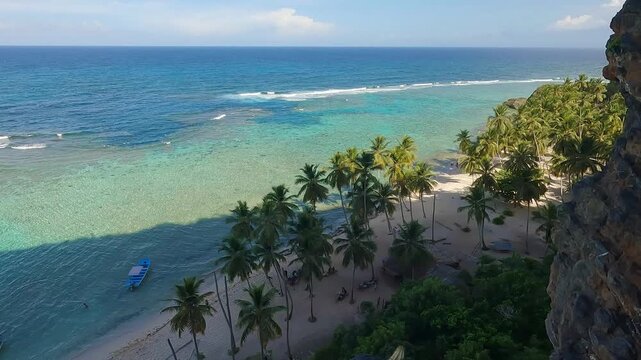 Playa fronton  Saman&aacute;, Rep&uacute;blica DominicanaLa cascada tiene una altura de aproximadamente 40 metros, aunque algunas fuentes la describen con una ca&iacute;da de hasta 50 metros o 164 pies (unos 50 metros). 