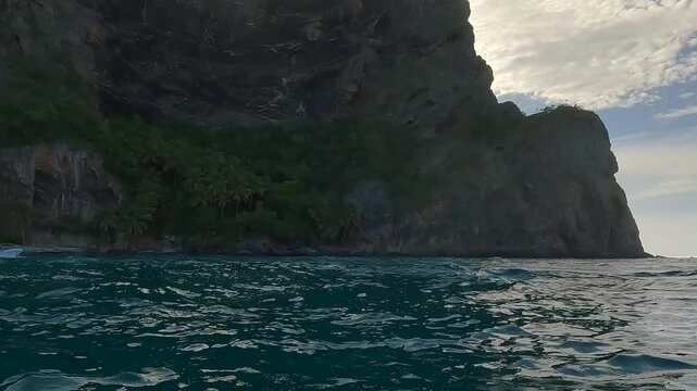Playa fronton  Saman&aacute;, Rep&uacute;blica DominicanaLa cascada tiene una altura de aproximadamente 40 metros, aunque algunas fuentes la describen con una ca&iacute;da de hasta 50 metros o 164 pies (unos 50 metros). 