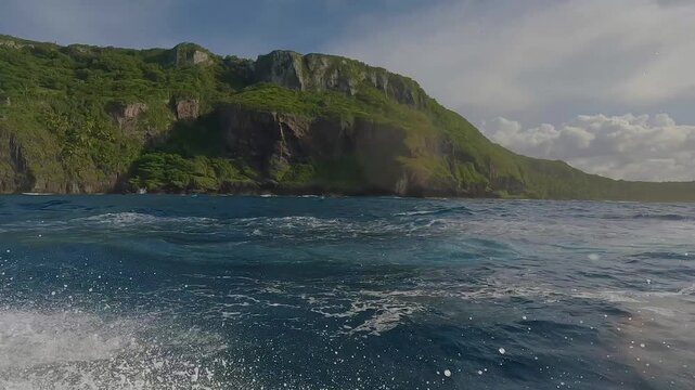 Playa fronton  Saman&aacute;, Rep&uacute;blica DominicanaLa cascada tiene una altura de aproximadamente 40 metros, aunque algunas fuentes la describen con una ca&iacute;da de hasta 50 metros o 164 pies (unos 50 metros). 