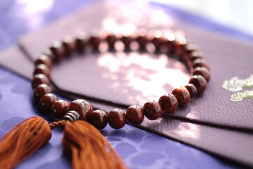 仏事に使う数珠のクローズアップ写真