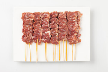 닭의 모래주머니를 마늘 따위와 함께 기름에 볶은 것.
Chicken gizzards fried in oil with garlic and other ingredients.

