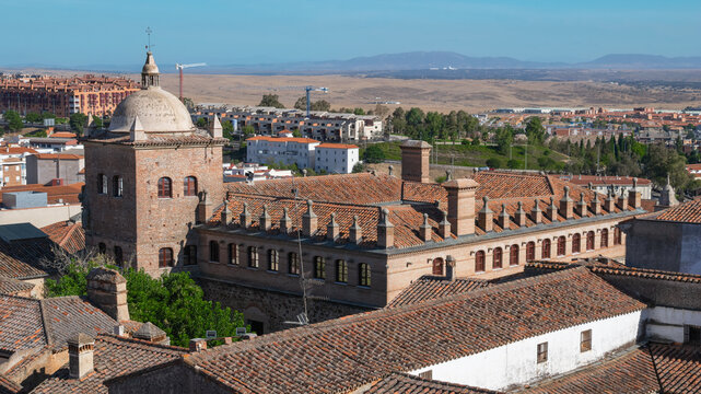 Vista elevada del palacio de Toledo-Moctezuma en la ciudad de C&aacute;ceres, Espa&ntilde;a