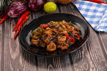 Squid with vegetables in oyser sauce