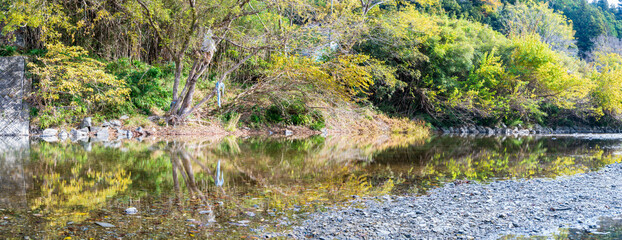 静岡県浜松市　清流「阿多古川」11月秋の風景　パノラマ
