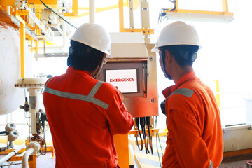 Technician monitor and command by radio to operator on job site in oil and gas industry, Worker in oil and gas industry contact to operation team to check condition of the machine, Maintenance work.
