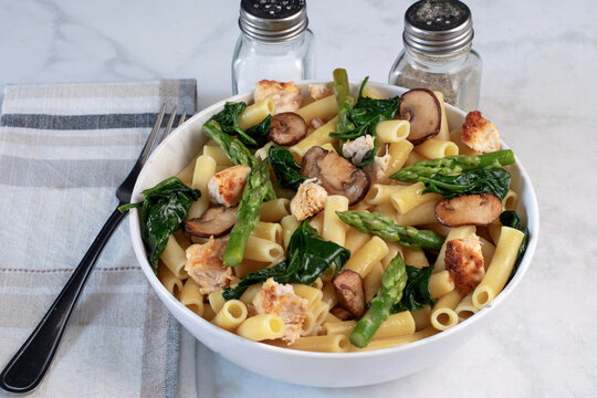 ziti  with spinach, asparagus  and chicken