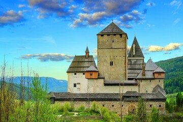 Fototapeta premium Mauterndorf Castle is a well-preserved medieval fortress located in the town of Mauterndorf in the Austrian state of Salzburg.