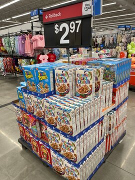 Walmart retail store 2025 cinnamon toast crunch cereal display and price