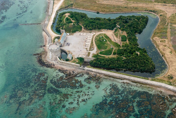 Vue a&eacute;rienne de l'&icirc;le Tatihou &agrave; Saint Vaast-la-Hougue en France