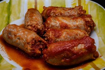 Pork sausages in tomato sauce are a succulent and tasty dish, very easy to prepare.