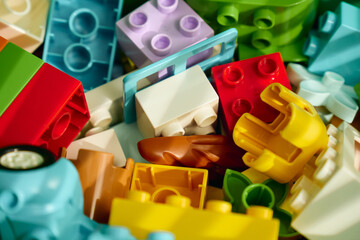 Obraz premium Tyumen, Russia-July 8, 2025: Colorful building blocks Lego arranged in a green container showcasing endless creative