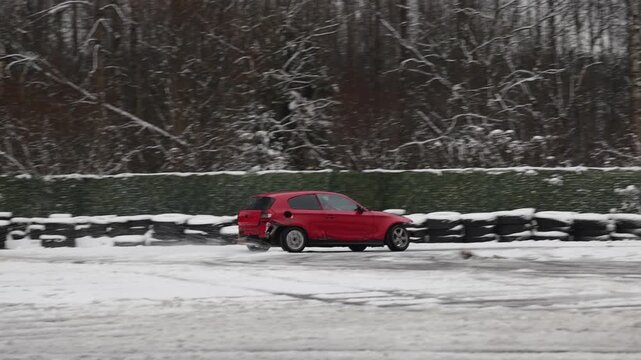 Practice of slow driving in winter conditions, Vehicle handling on icy road with cones and skid marks