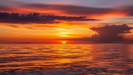 Obraz premium Vibrant sunset over the ocean horizon with dramatic clouds.