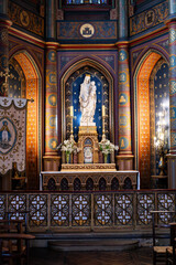 vue intérieure de l'église Saint Eugène Sainte Cécile dans le centre de Paris en France