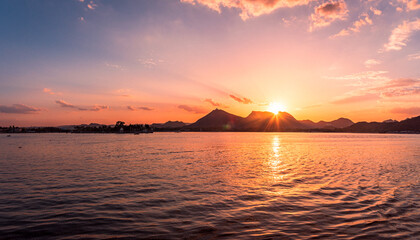 Mesmerizing view of Fateh Sagar Lake situated in the city of Udaipur, Rajasthan, India. It is an artificial lake popular for boating among tourist who visits City of lakes to enjoy vacations.