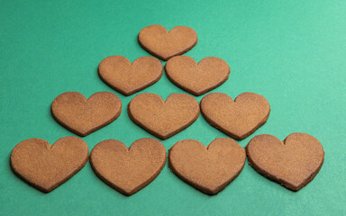 gingerbread hearts on a green background