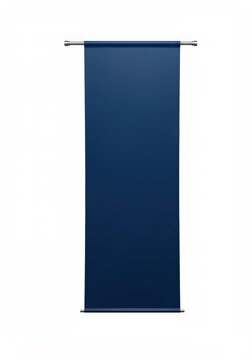 Banner vertical de tecido azul pendurado em haste met&aacute;lica, fundo branco. Ideal para mockups de publicidade.