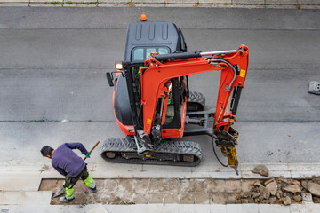 Travaux pour cr&eacute;er une tranch&eacute;e dans une rue