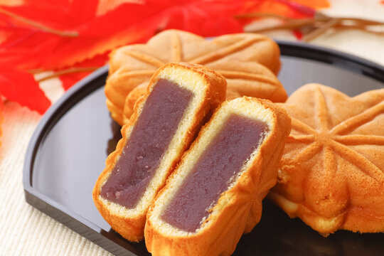 A classic souvenir, Hiroshima's famous sweets and maple manju