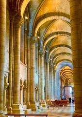 interior of the cathedral of Sens © Elena Skalovskaia