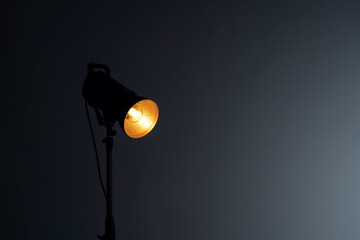 studio lighting, pulsed and permanent light source for a photo studio