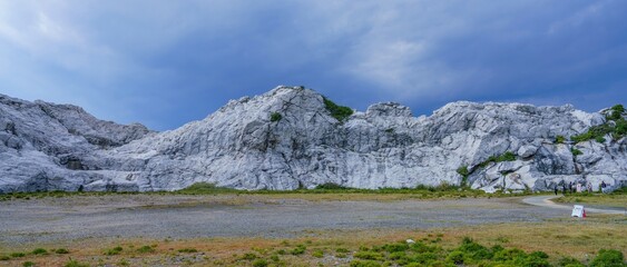 幻想的な空をバックに見る白崎海洋公園のパノラマ情景