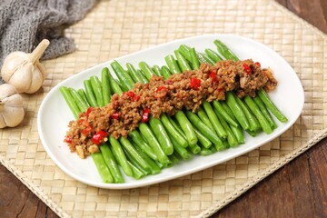 Tumis buncis daging cincang. Delicious stir-fried green beans with minced meat or Gan Bian Si Ji Dou