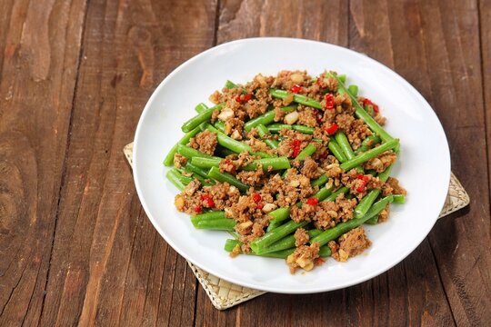 Tumis buncis daging cincang. Delicious stir-fried green beans with minced meat or Gan Bian Si Ji Dou